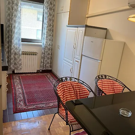 2 Roomed Near The Old Town